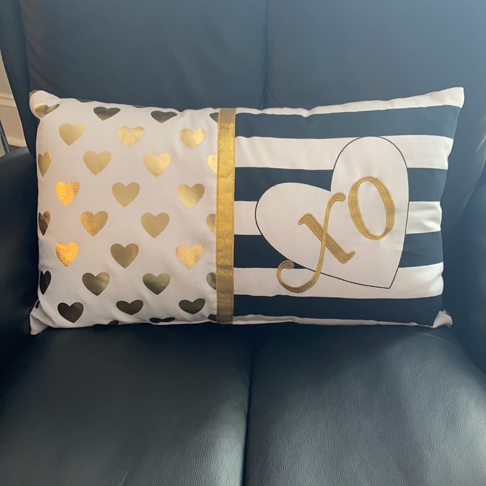 Pillow, XO - Picture 2 of 2